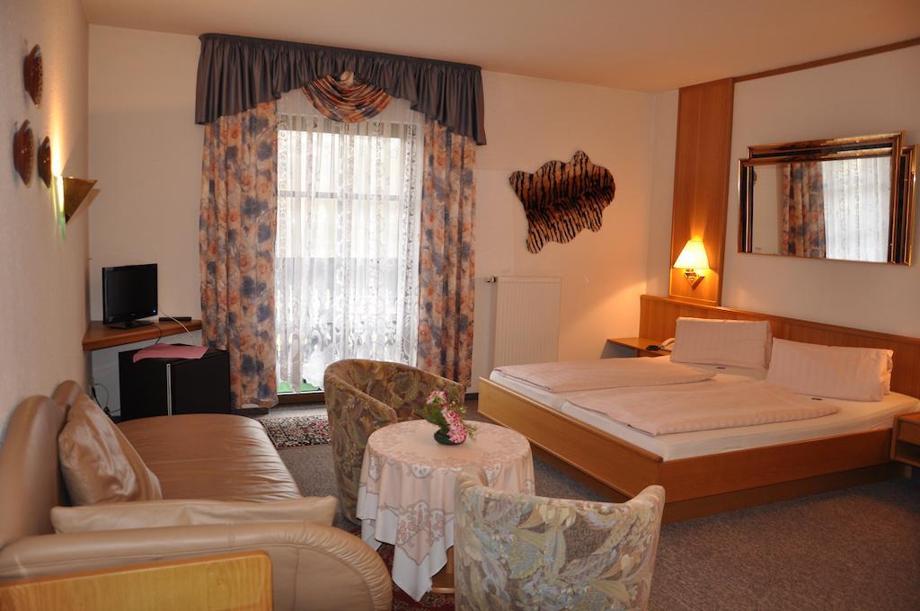 Hotel Fasold Sulzfeld  Phòng bức ảnh